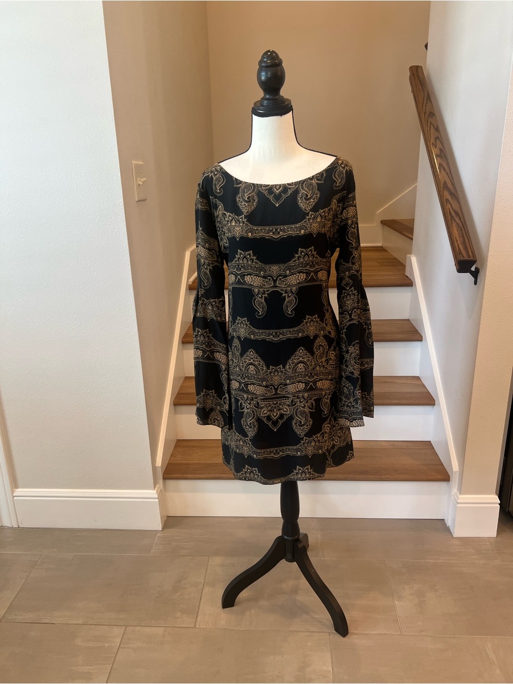 Black Long-Sleeve Paisley-Print Shift Dress with